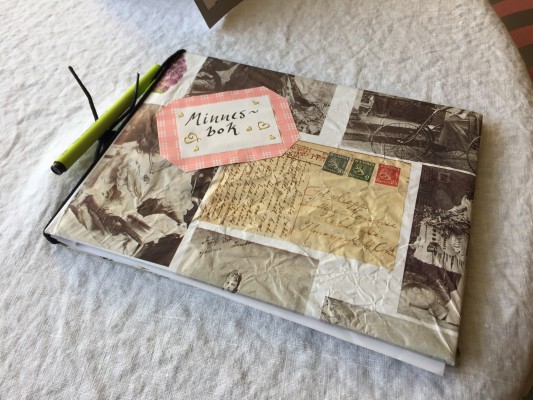 minnesbok på seniorhuset